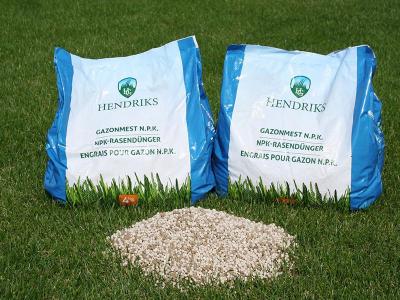 Zweite Mal Rasen düngen