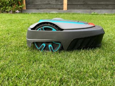 Rollrasen mit Mähroboter mähen