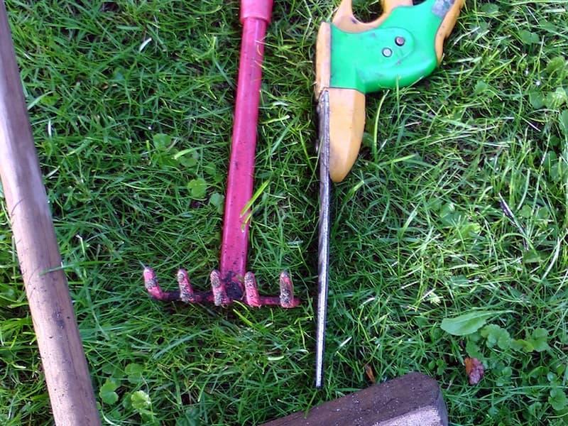 Das dritte Mal Düngen und vertikutieren Das dritte Mal Düngen und vertikutieren